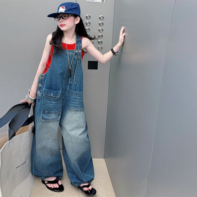 女童红色内搭背心牛仔背带裤套装