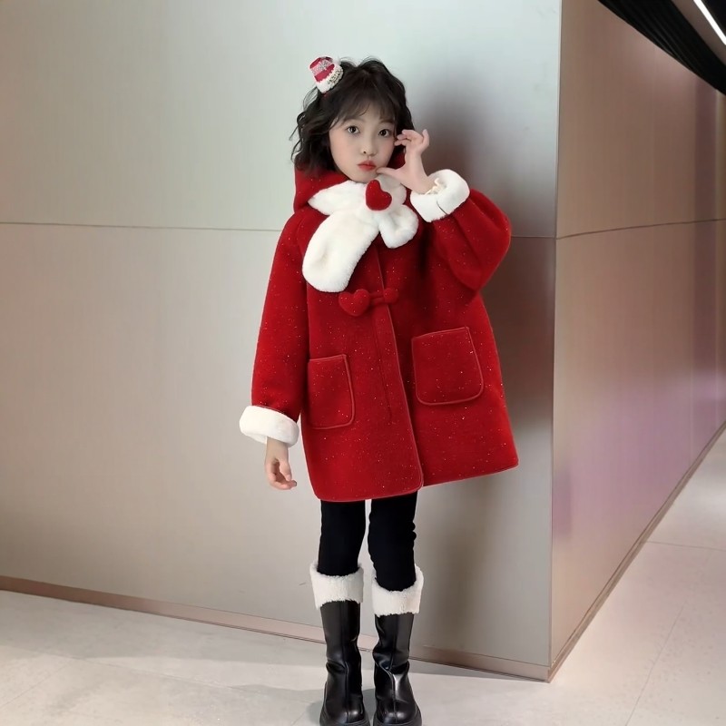 爱心盘扣女童红色连帽呢子大衣