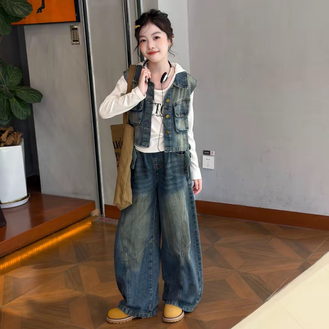 女童帽衫牛仔马甲阔腿裤三件套