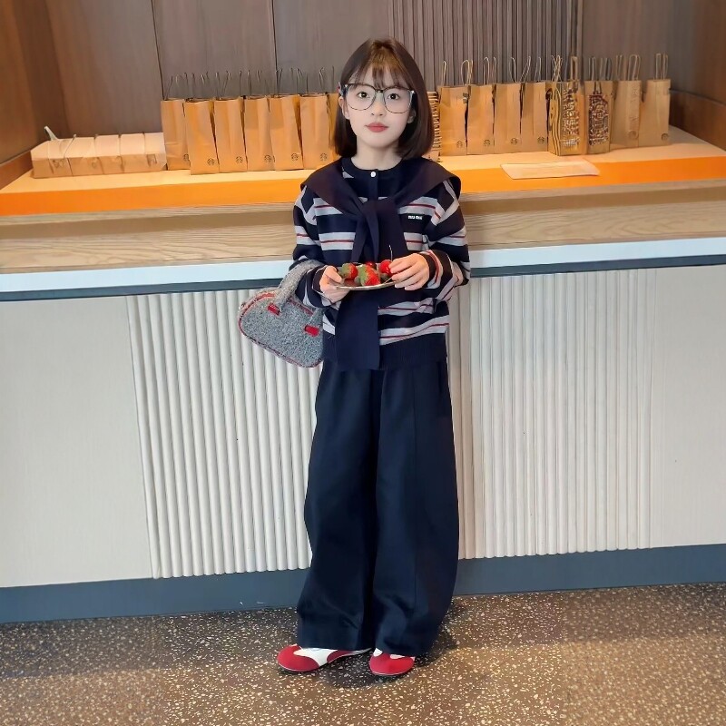 女童韩系复古披肩条纹毛衣开衫休闲弯刀裤超好看洋气学院风套装潮