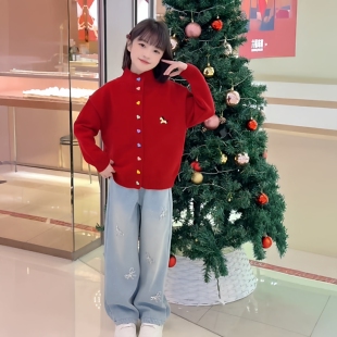 超好看女童本命年穿搭红色高领毛衣满天星蝴蝶结烫钻牛仔裤套装潮