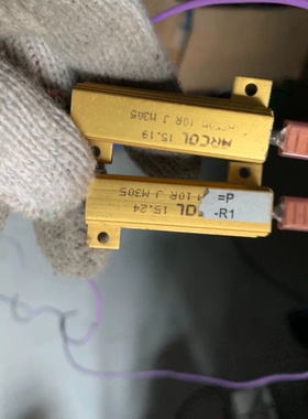 寻《《ARCOL英国铝壳电阻HS50M 10R J M305 拆机