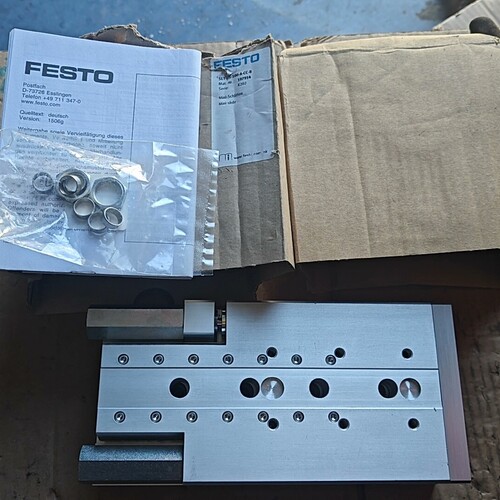 寻《《FESTO费斯托滑台气缸SLT-25-100-A-CC-B，