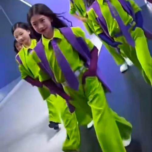 女童模特走秀服装黑色t台