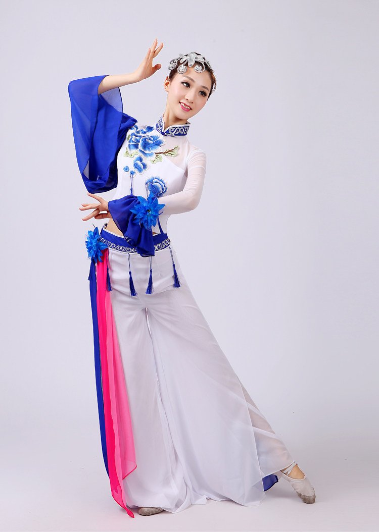 古典舞2018新款青花瓷演出服表演服水袖扇子舞伞舞民族舞秧歌服女图片