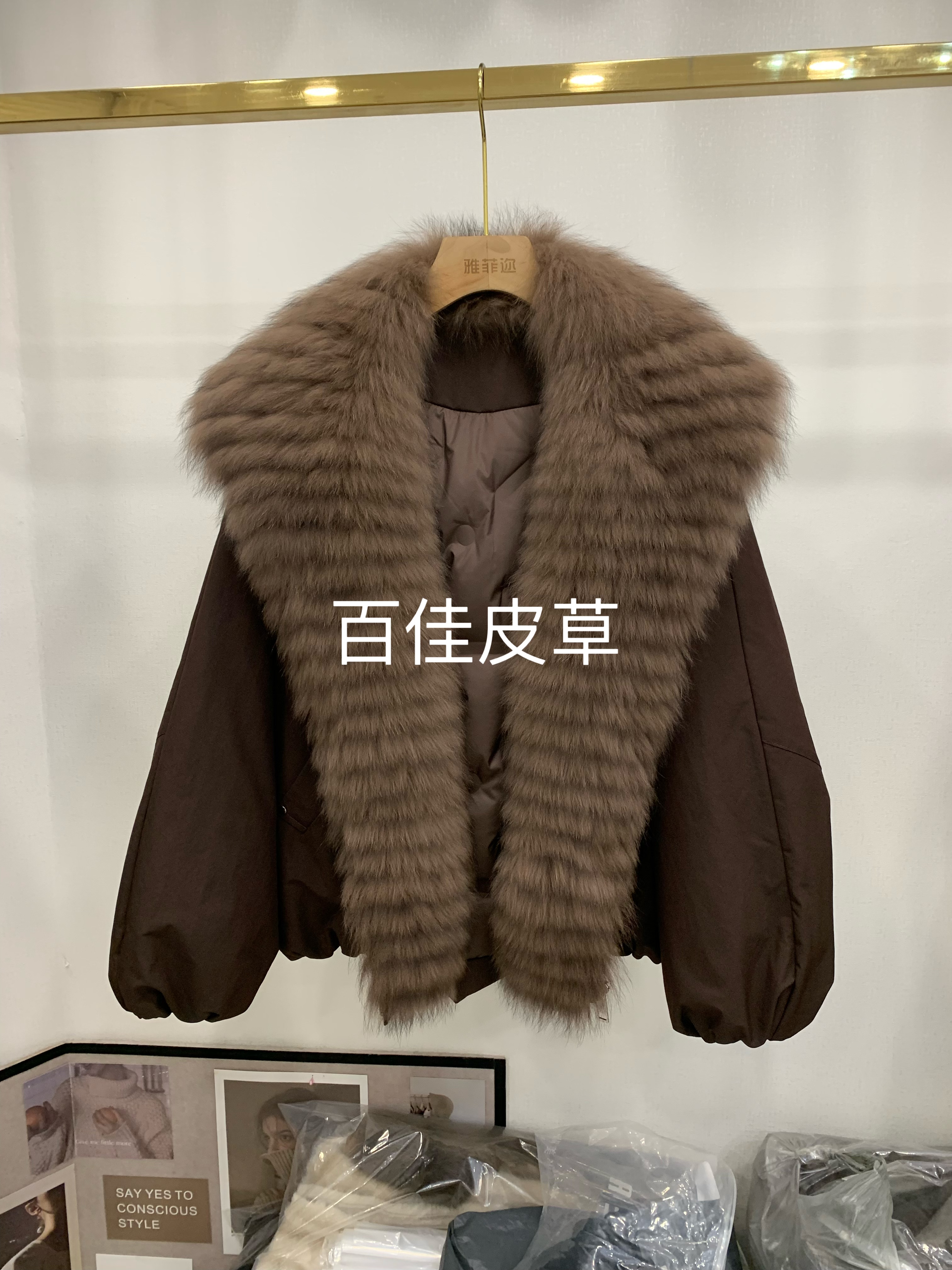 26年大狐狸毛领真皮草可脱卸鹅绒保暖泡泡袖派克服外套减龄羽绒服