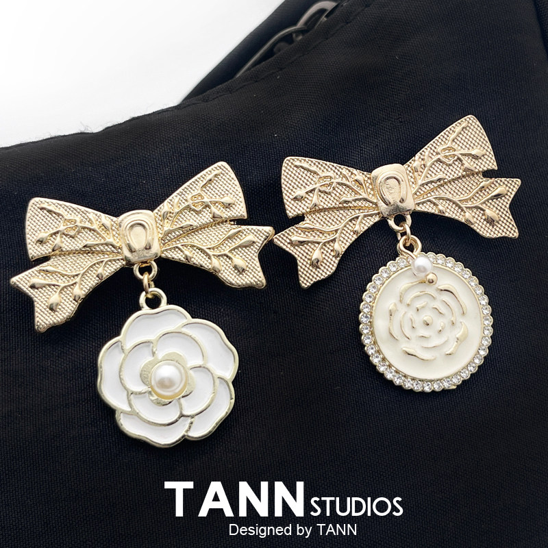 奢华个性小众设计爱丽丝白色玫瑰花蝴蝶结胸针西装配饰胸花饰品