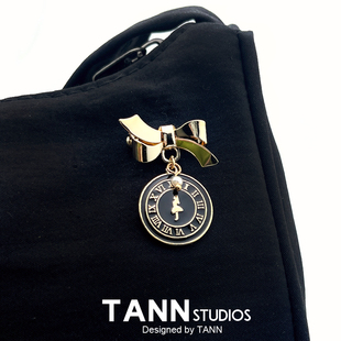 爱丽丝梦游仙境周边胸针徽章蝴蝶结胸花西装外套轻奢小众别针配饰