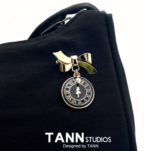 爱丽丝小众金属徽章胸针别针TANN