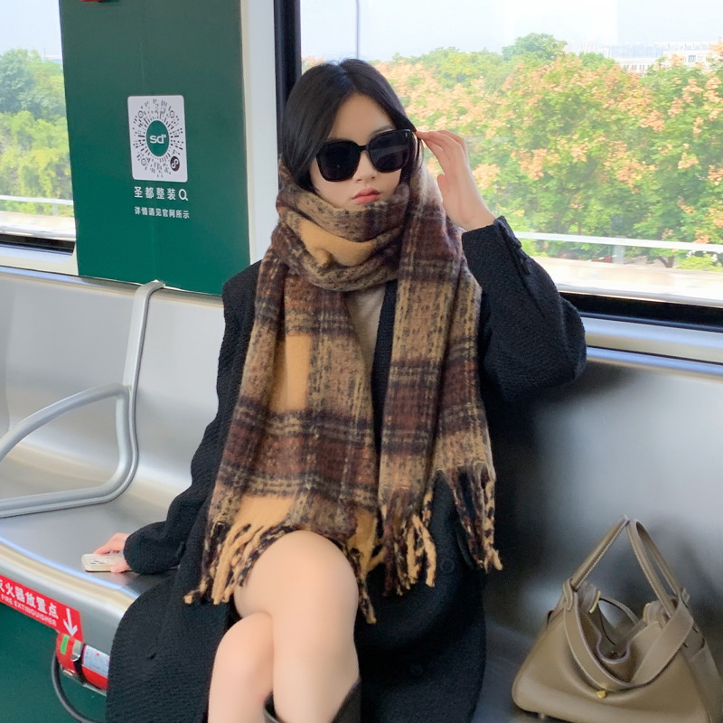 英伦时尚长款格子围巾女秋冬季马海毛保暖围脖女复古时尚流苏披肩