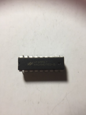 发2个 自带程序HT46R47 单片机 DlP-18