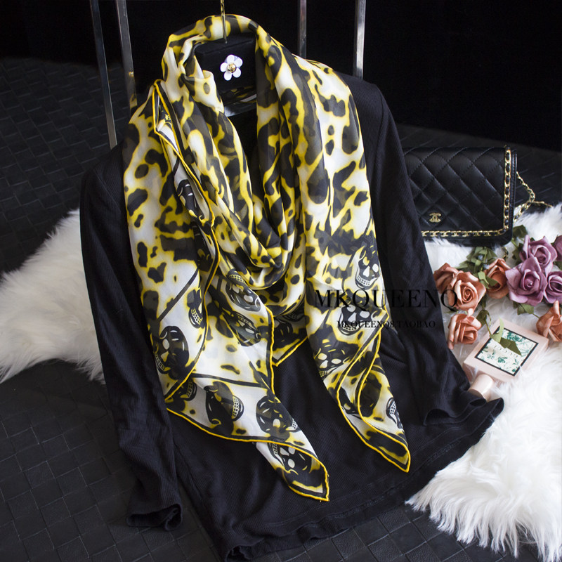 2024秋冬新款欧美骷髅头真丝丝巾豹纹骷髅头围巾女百搭大方巾披肩