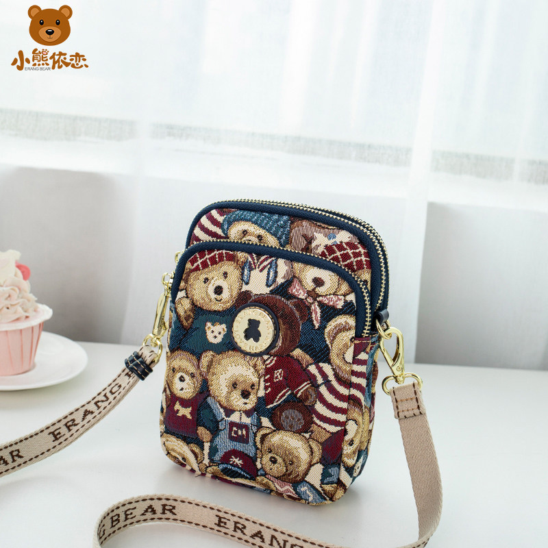 小熊维尼2026新款三层刺绣小包洋气百搭手机包女斜挎单肩跑步腰包