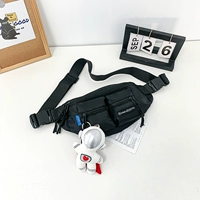 Черный [бесплатный летающий астронавт]