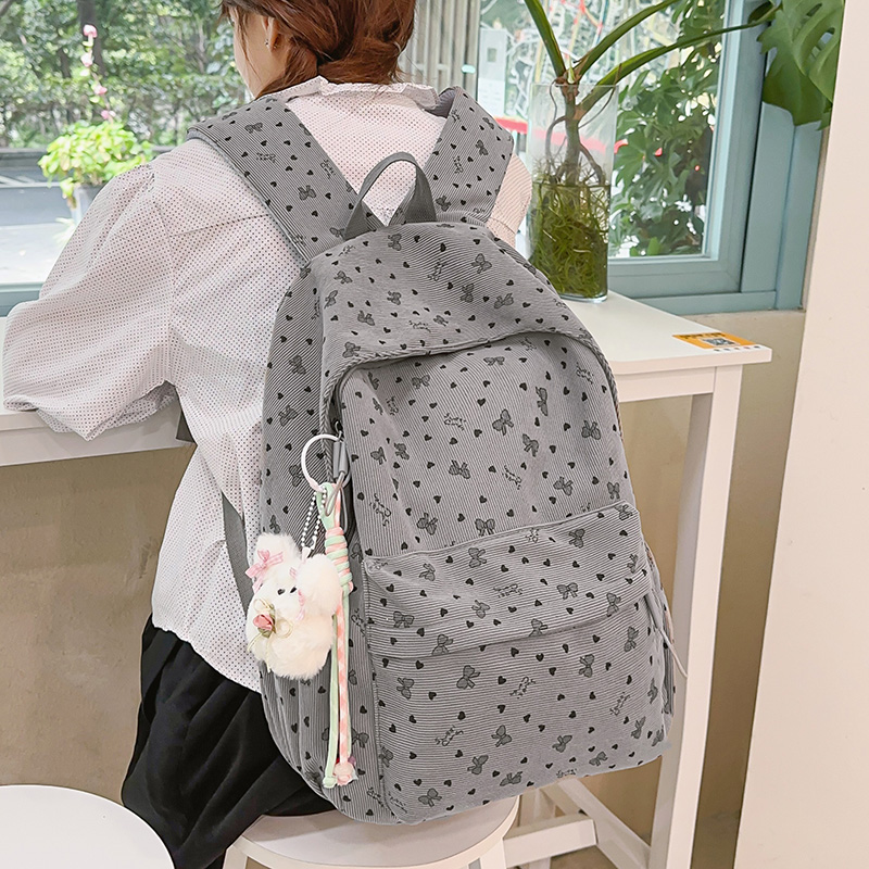 轻便休闲，炒鸡百搭的通勤双肩包