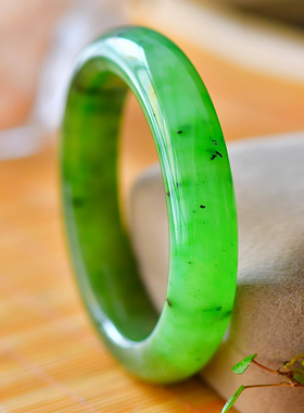 玉赐平安女士款和田玉手镯