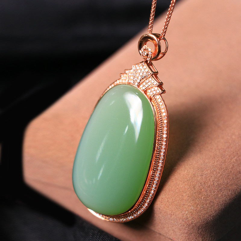 金镶玉平安无事牌女士款吊坠天然新疆和田玉碧玉挂件玉石项链23g