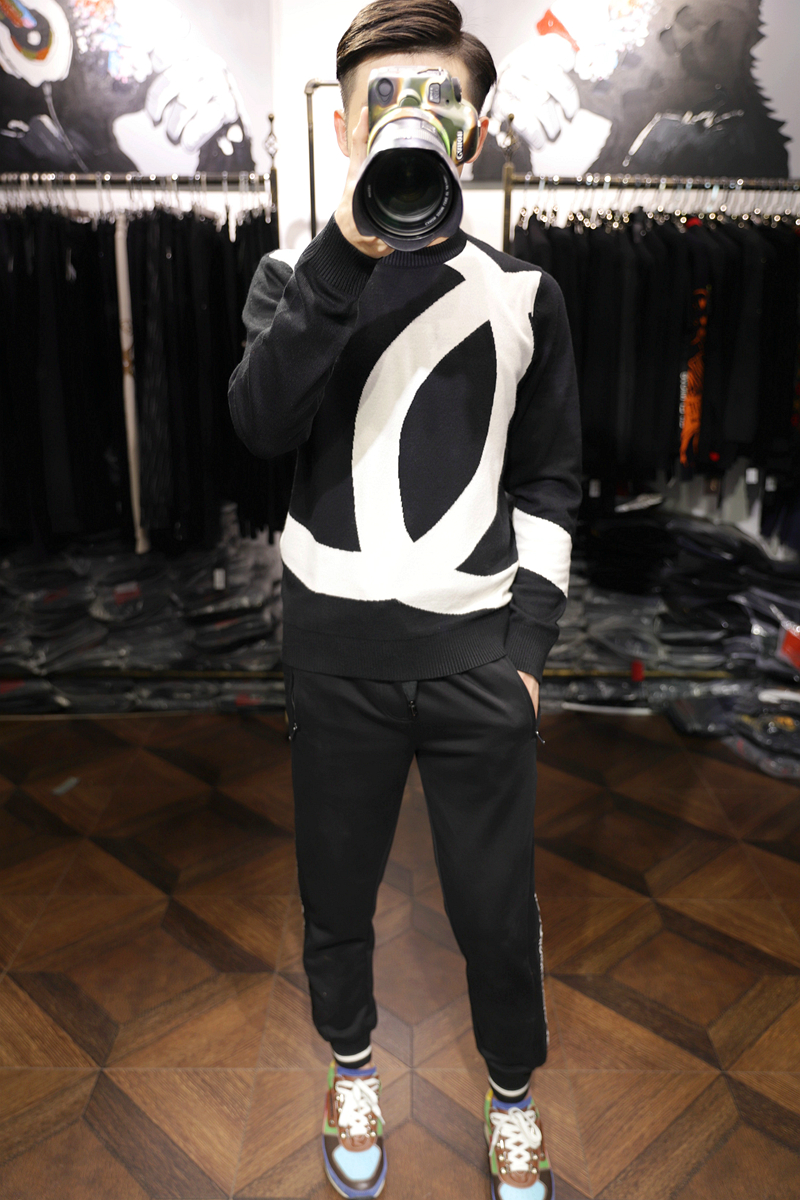 欧洲站秋冬时尚黑白撞色几何图提花修身圆领套头轻奢针织衫毛衣男