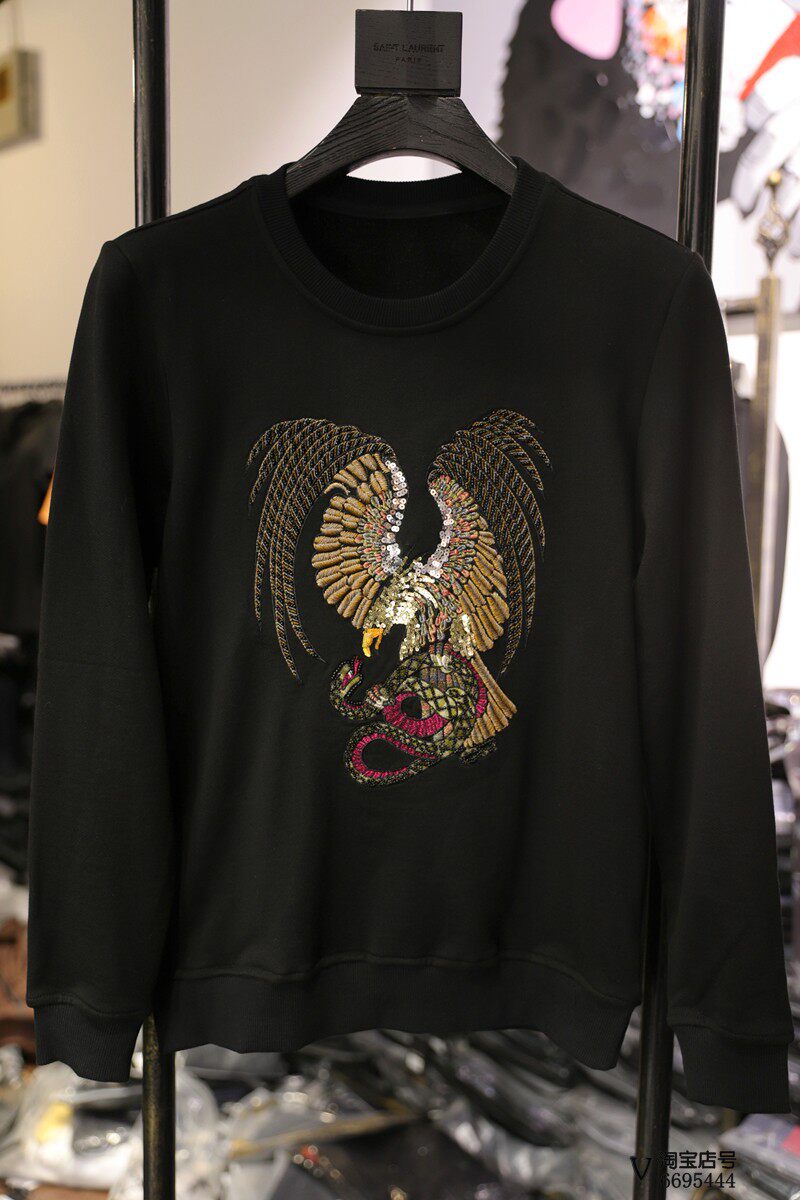 米兰站秋冬重工艺多色刺绣鹰蛇斗个性时尚套头修身圆领黑色卫衣男