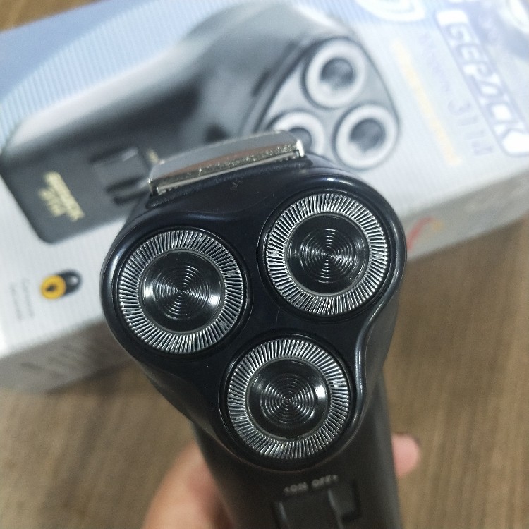 包邮俄罗斯原装进口大马力电动旋转男士剃须刀大功率交流电刮胡刀