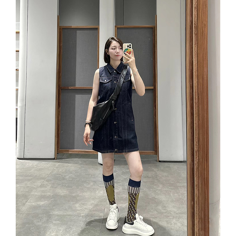 通勤H型棉质单排多扣短裙