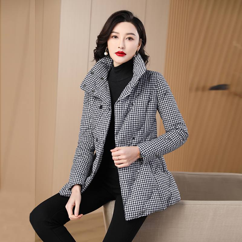 千鸟格羽绒服女修身气质高级感冬季新款小香风白鸭绒短款外套6214