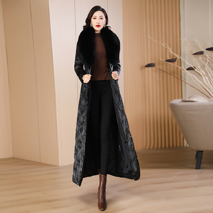 黑色大毛领羽绒服女新款高端奢华小众修身收腰白鸭绒超长款6196