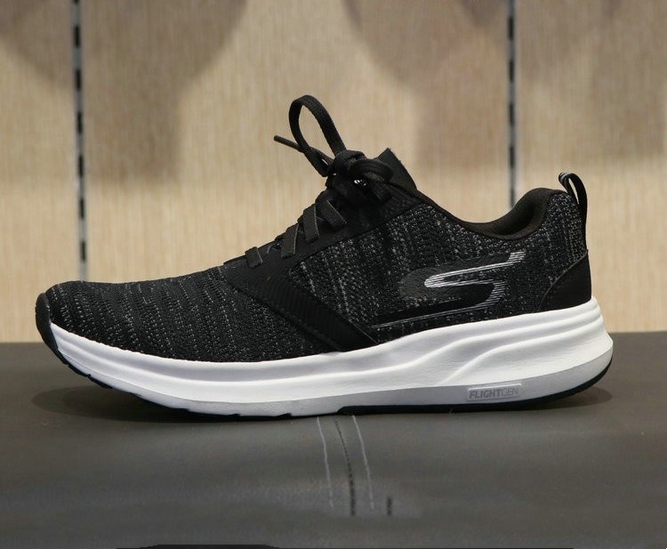 skechers斯凯奇女鞋春季GORUN跑步减震健步超轻便运动鞋15200