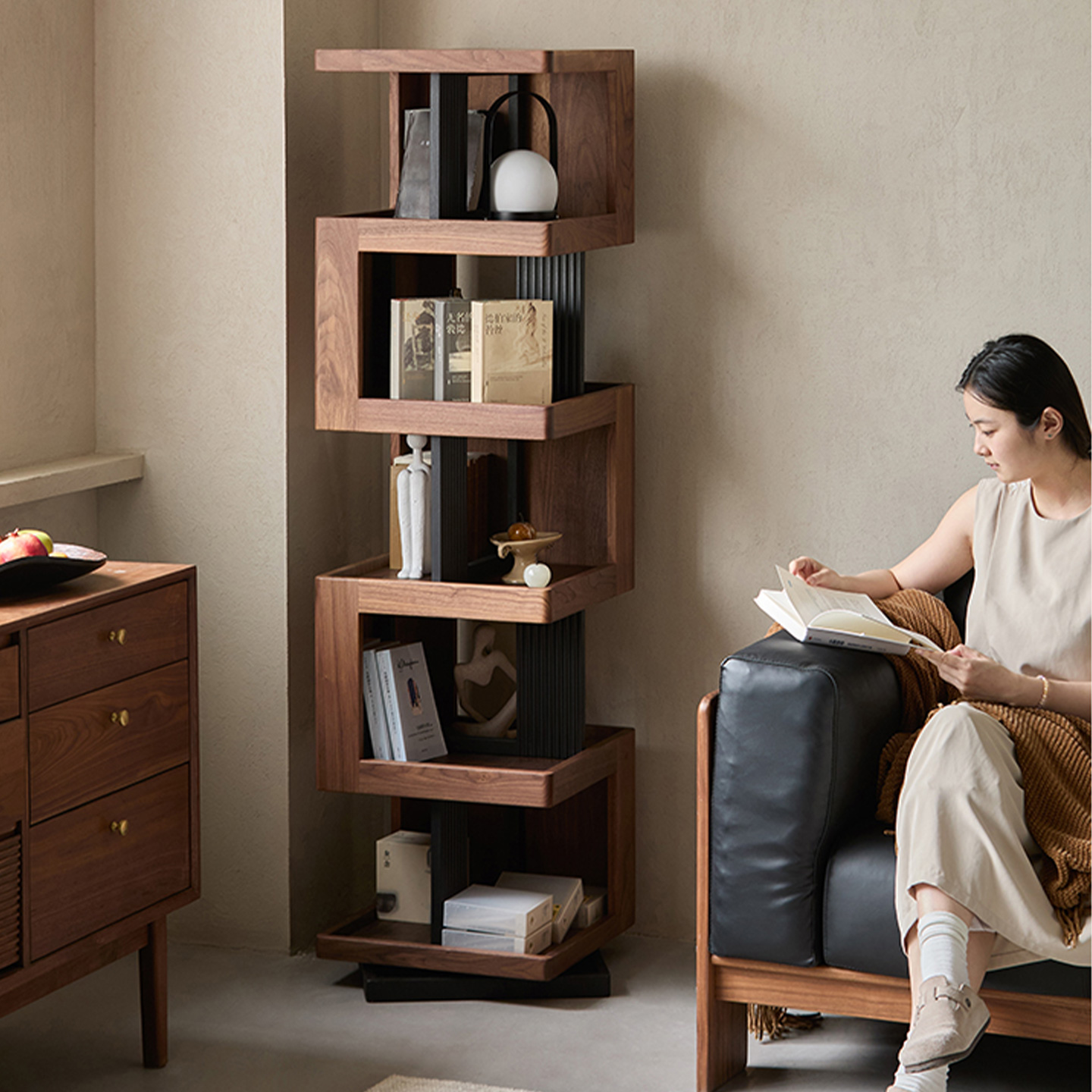 凯的黑胡桃木落地旋转书架可定制