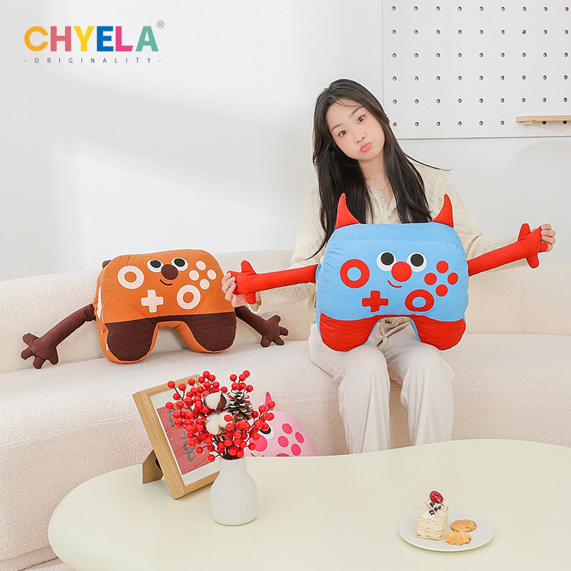 小怪兽手柄暖手抱枕沙发客厅异形创意办公室午睡趴趴枕靠垫AC286