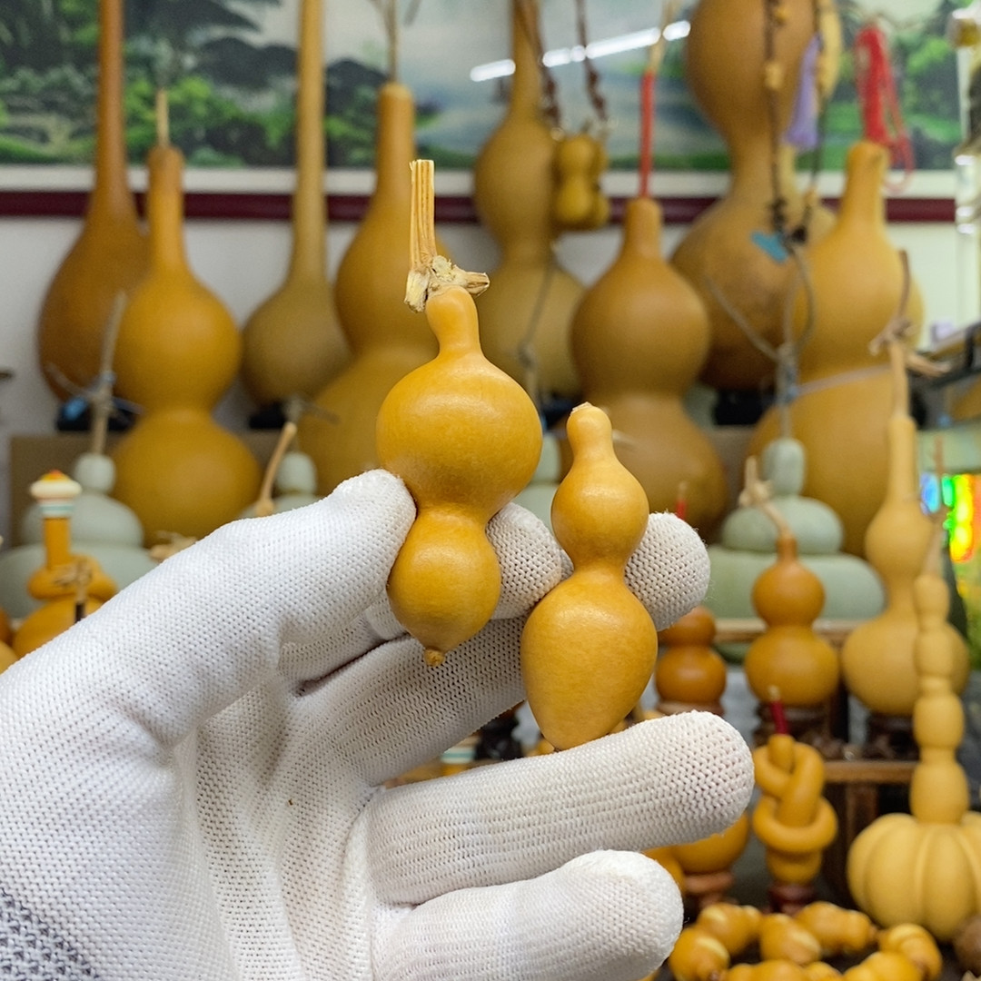 43两个小嘎嘎蚂蚁葫芦三点一线装饰摆件
