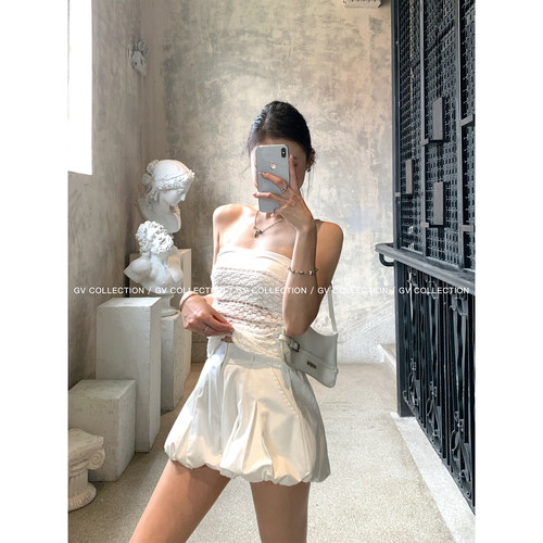 短款双纽扣俏皮感层层花苞裤