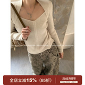 GV大白哥 女上衣 设计感秋冬新款 静奢立体 V领坎肩假两件毛针织衫