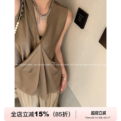 GV大白哥 小众设计感 V领褶皱肌理缎面背心慵懒光泽感无袖上衣女