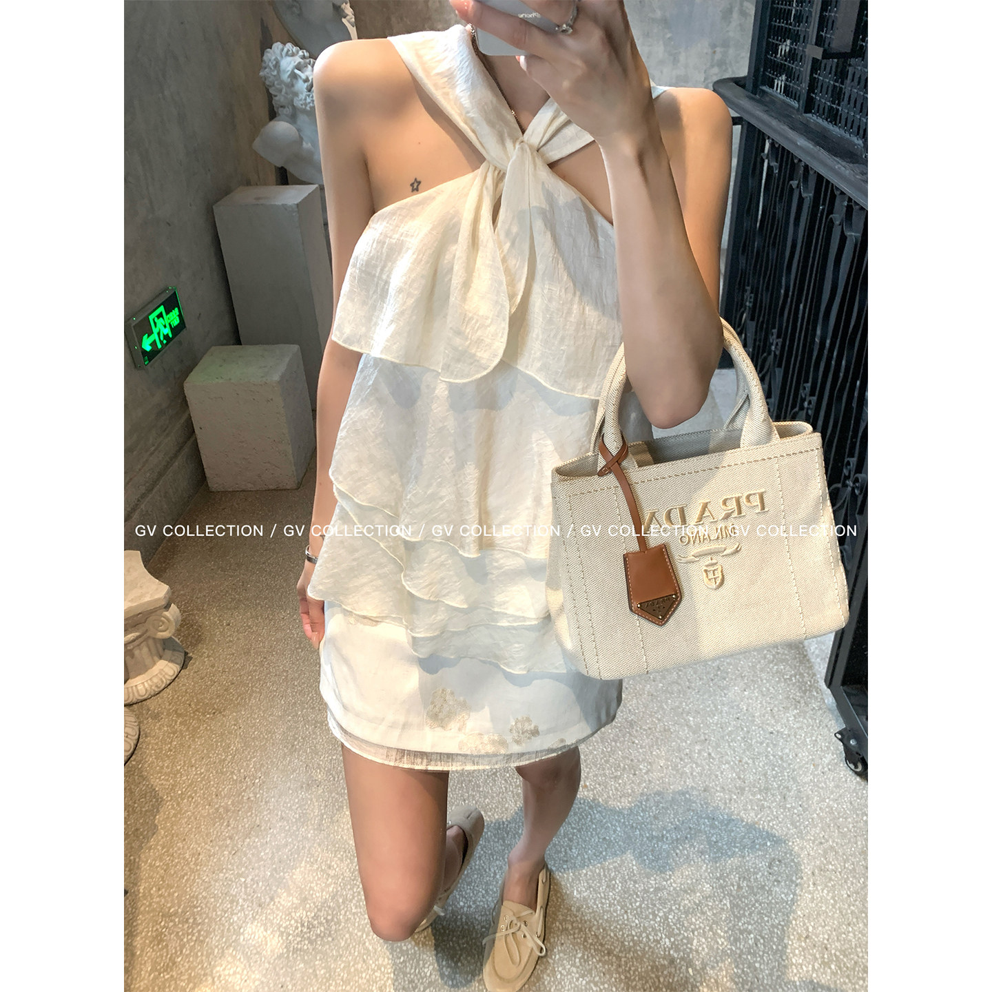 GV大白哥 佩里白茶 交叉肩带天丝露肩荷叶设计感无袖背心上衣女夏 - 实物图