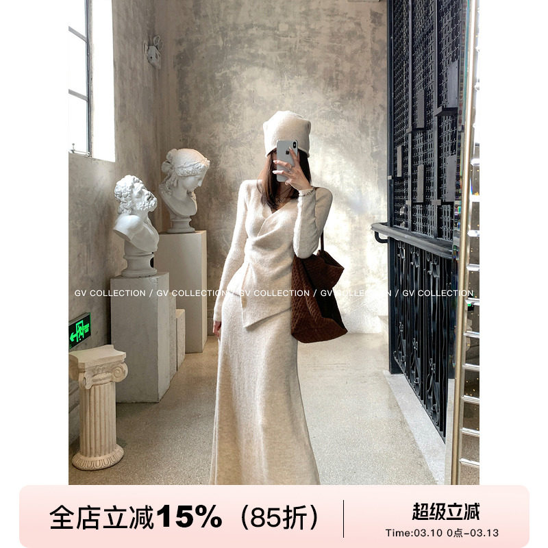 GV大白哥 静奢设计感 设计感不规则收腰V领针织上衣半身裙套装