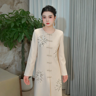 一见倾城 中式 BYGB 新款 刺绣显瘦风衣连衣裙2912 2026秋季