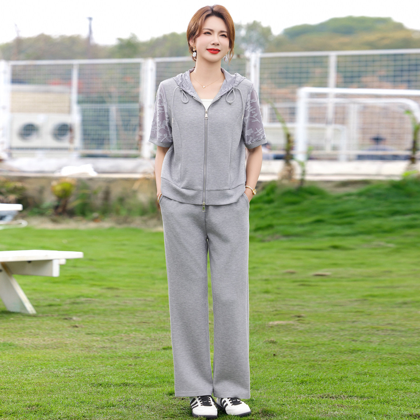 洋气妈妈夏装连帽拉链开衫两件套2026新款中年女休闲运动套装减龄