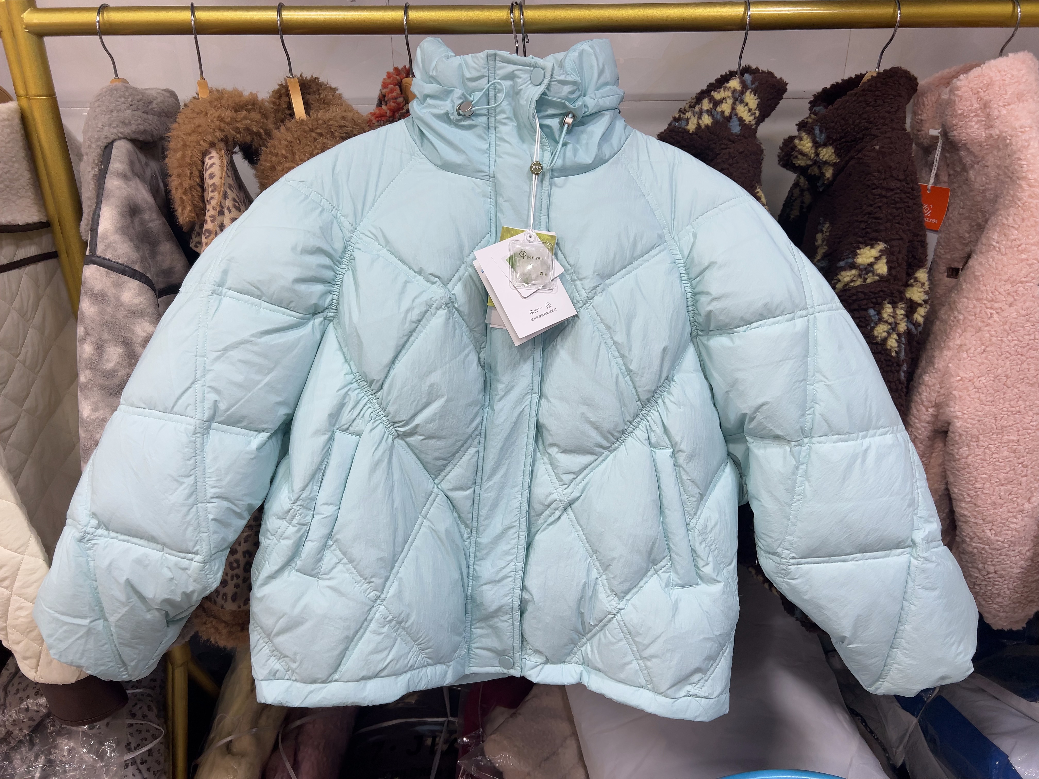 品牌女中大童羽绒服余150.160码特价159块一件包邮不退换看好下单