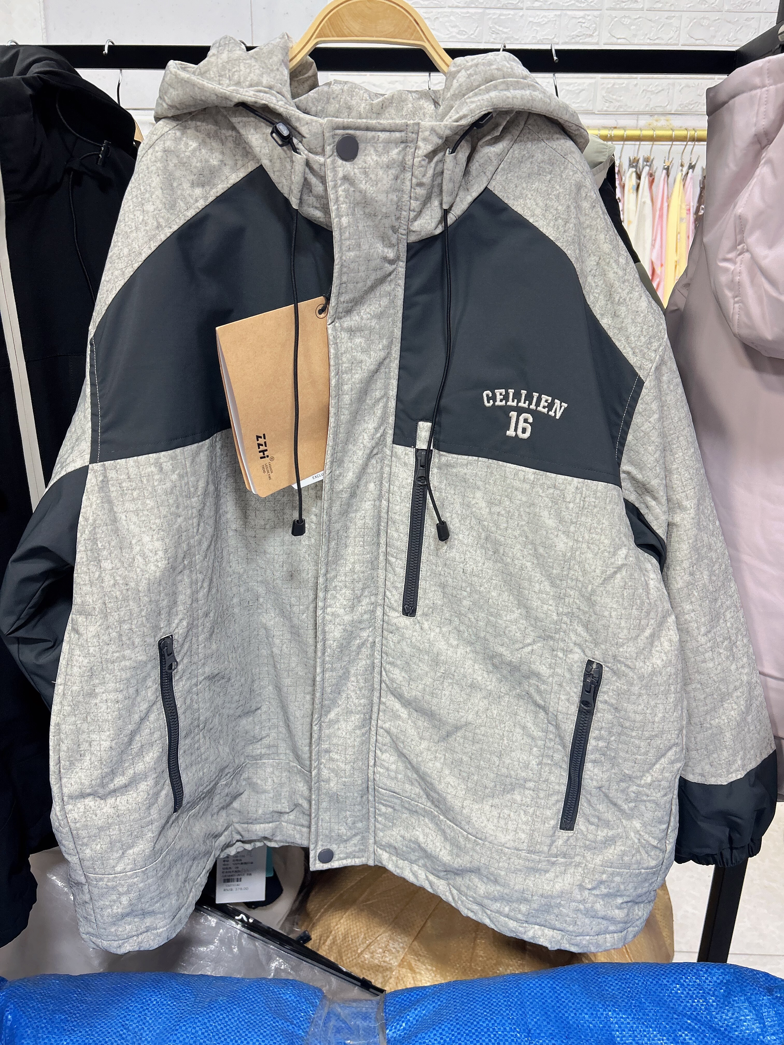 2025壮壮虎男童拼色戴帽二棉冲锋衣休闲外套140码潮