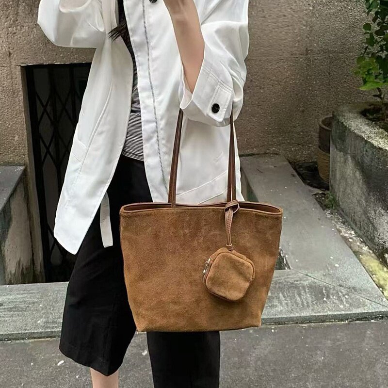 旅行通勤麂皮单肩托特包女2026新款感复古磨砂牛皮腋下包休闲通勤