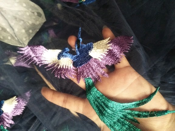 藏青重磅绿尾紫翼凤凰飞鸟刺绣网纱布料 绣花面料连衣裙称斤一斤