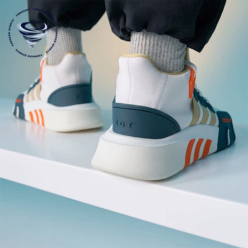 阿迪达斯男女经典网面中帮运动鞋