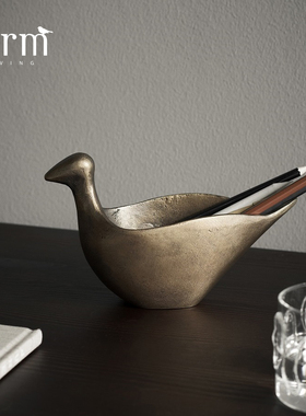 fermLIVING铸铝复古笔筒摆件