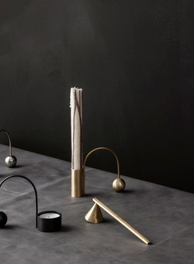 现货 丹麦ferm living北欧简约黄铜黑色烛台桌面装饰摆件礼物烛台