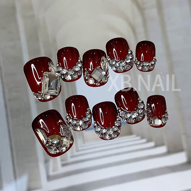 红色新娘穿戴甲短款秋冬高级感轻奢美甲2025新年款手工精致短戴甲