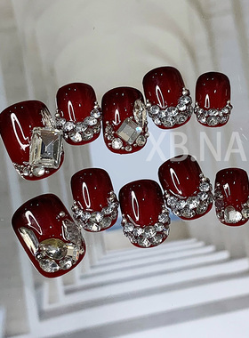 红色新娘穿戴甲短款秋冬高级感轻奢美甲2025新年款手工精致短戴甲