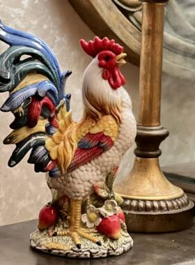 方亚镇宅草莓公鸡陶瓷家居饰品