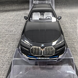 宝马BMW原厂i7精品合金车模118