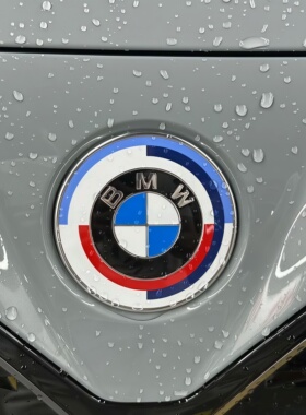 宝马BMW原厂正品M宝马50周年车标念版前后标轮毂盖车标尾箱机盖标